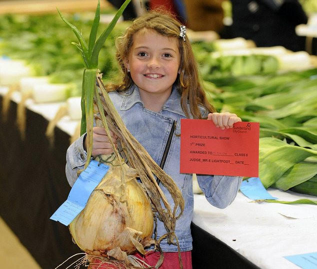 9岁失聪女童种巨型蔬菜获蔬菜种植大奖